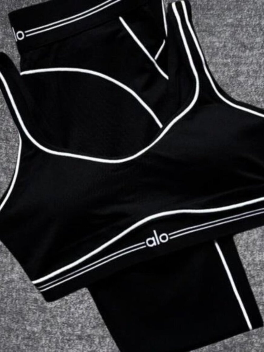 Alo Yoga Airbrush High-Waist Heart Throb Set